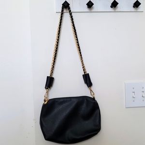 Vegan shoulder purse with chain